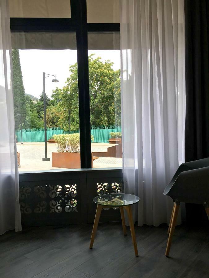 Atoneli Hotel Tbilissi Extérieur photo