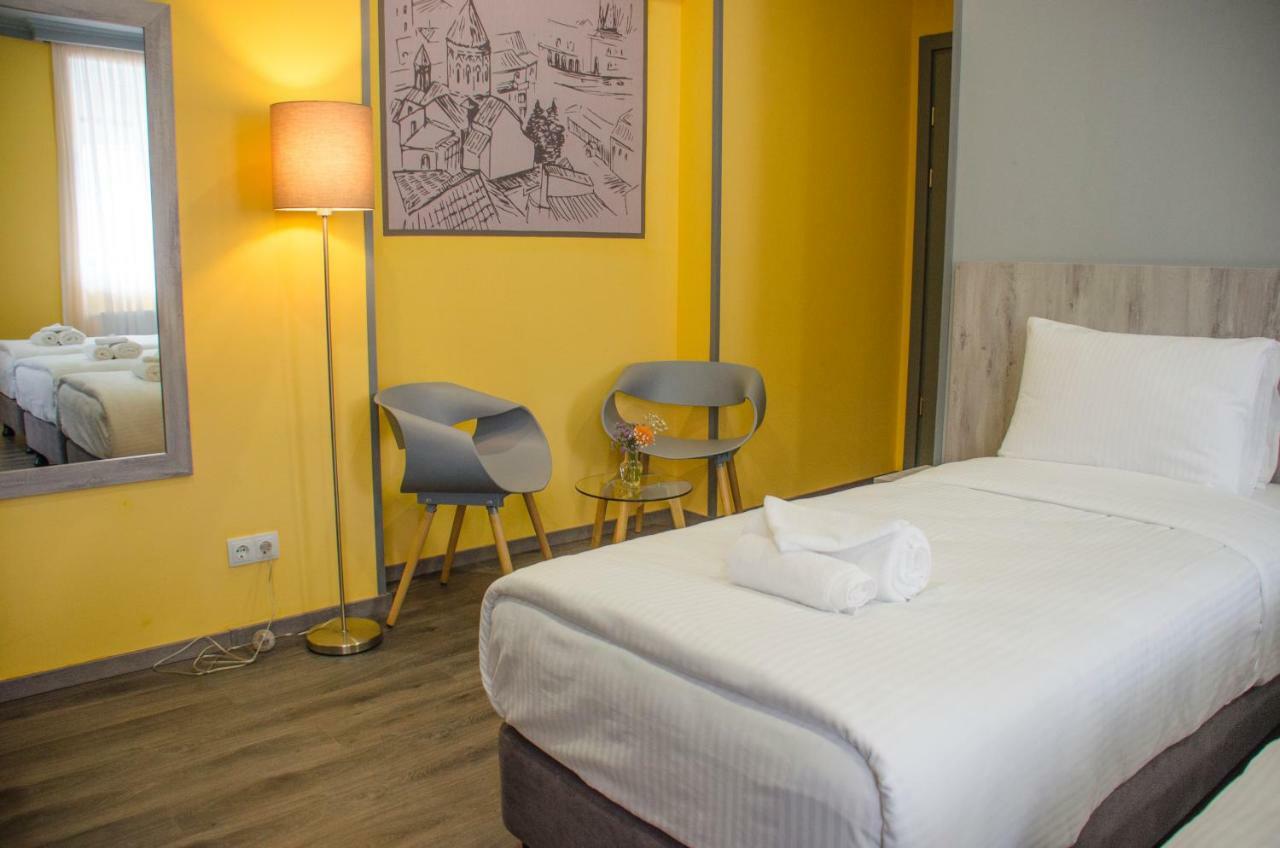 Atoneli Hotel Tbilissi Extérieur photo
